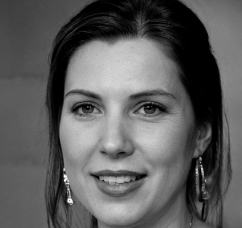 Retrato de María Elena Vega, Directora de Compras